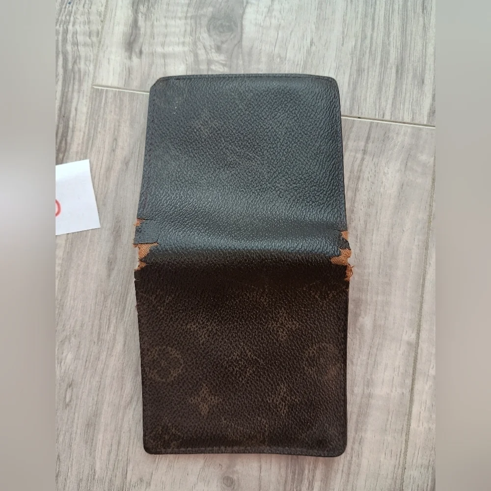 Authentic Louis Vuitton Monogram Bifold Wallet Authentic